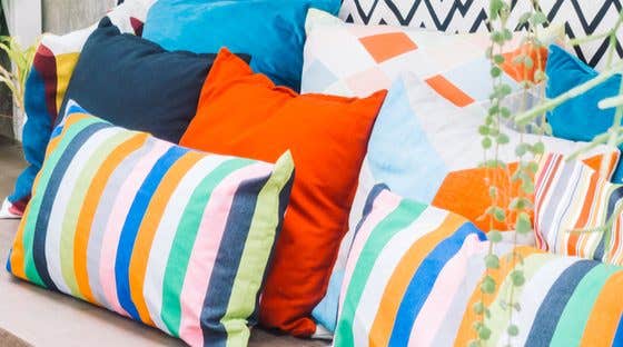 How to Choose the Right Outdoor Pillows