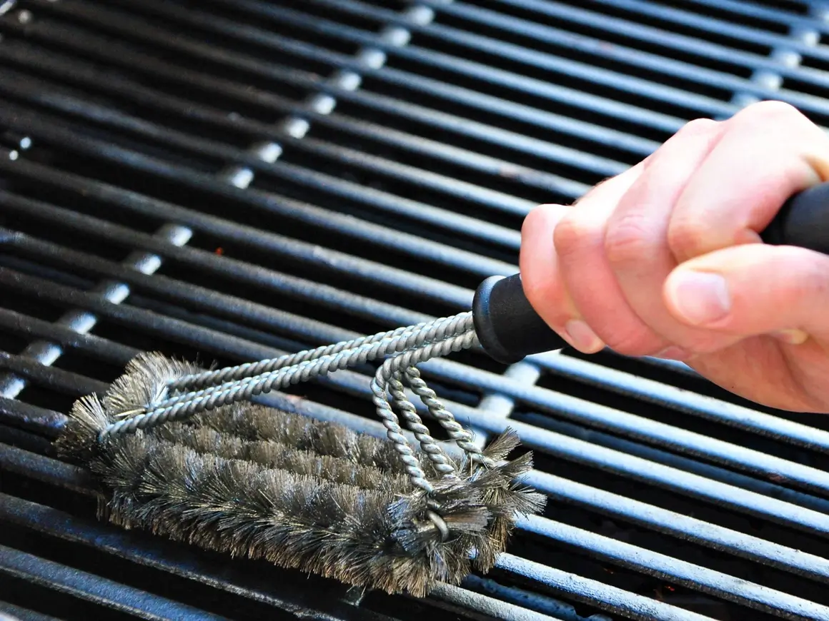 Use Extensive Scrub to Clean Your Grill