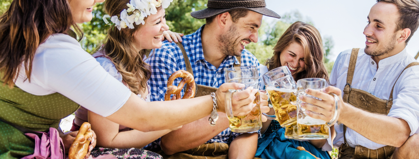 Friends clinking beer mugs